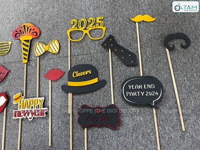 Phụ kiện hoá trang cầm tay vui nhộn chủ đề Happy New Year [Bằng gỗ - Nhiều kiểu] PK-GO-01